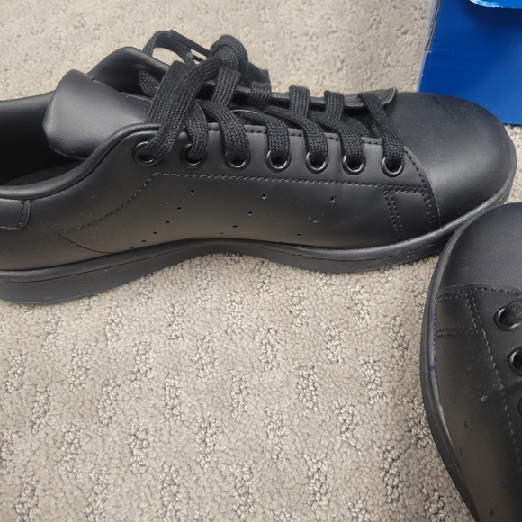 Adidas black sneakers mens 7.5 - Picture 4 of 4
